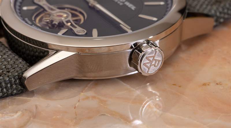 觀看評(píng)論：Raymond Weil 自由職業(yè)者 RW1212
