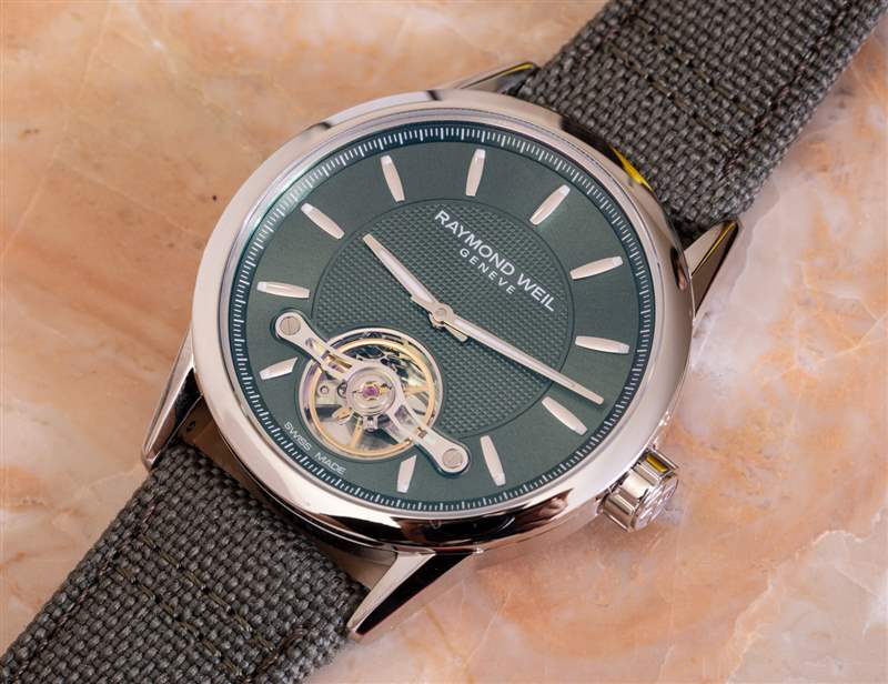 觀看評(píng)論：Raymond Weil 自由職業(yè)者 RW1212