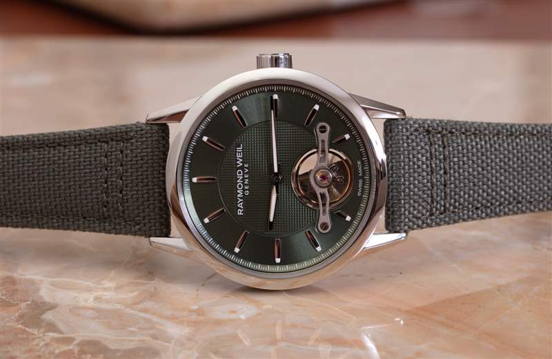 觀看評(píng)論：Raymond Weil 自由職業(yè)者 RW1212