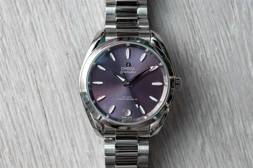 仔細(xì)觀察紫色 aqua terra 34mm