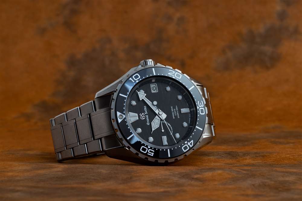 全新 Grand Seiko Spring Drive Diver SLGA015 的生活方式形象。