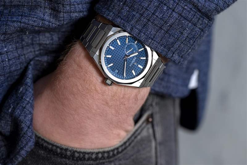 男士手腕上的 Zenith Defy Skyline。