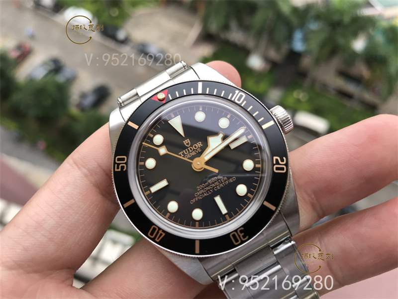 ZF廠帝舵碧灣M79030N手表做工怎么樣,對(duì)比正品如何