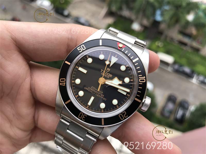 ZF廠帝舵碧灣M79030N手表做工怎么樣,對(duì)比正品如何