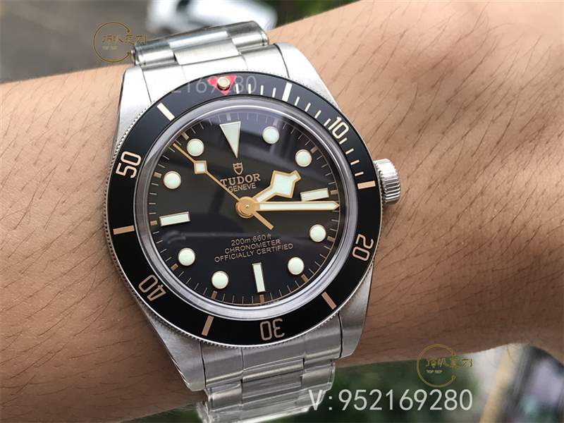 ZF廠帝舵碧灣M79030N手表做工怎么樣,對(duì)比正品如何