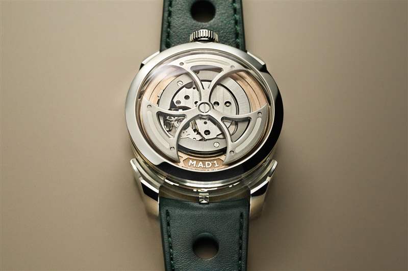 MB&F推出M.A.D. 1 GMT Milano轉(zhuǎn)盤數(shù)字顯示腕表
